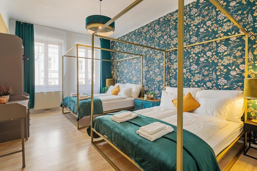 Luxury Vintage Vibe * Vienne